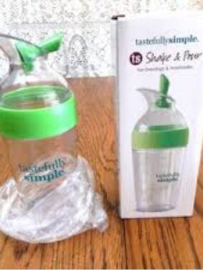 Tastefully Simple Shake & Pour